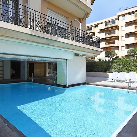 Victoria Sole & Mare